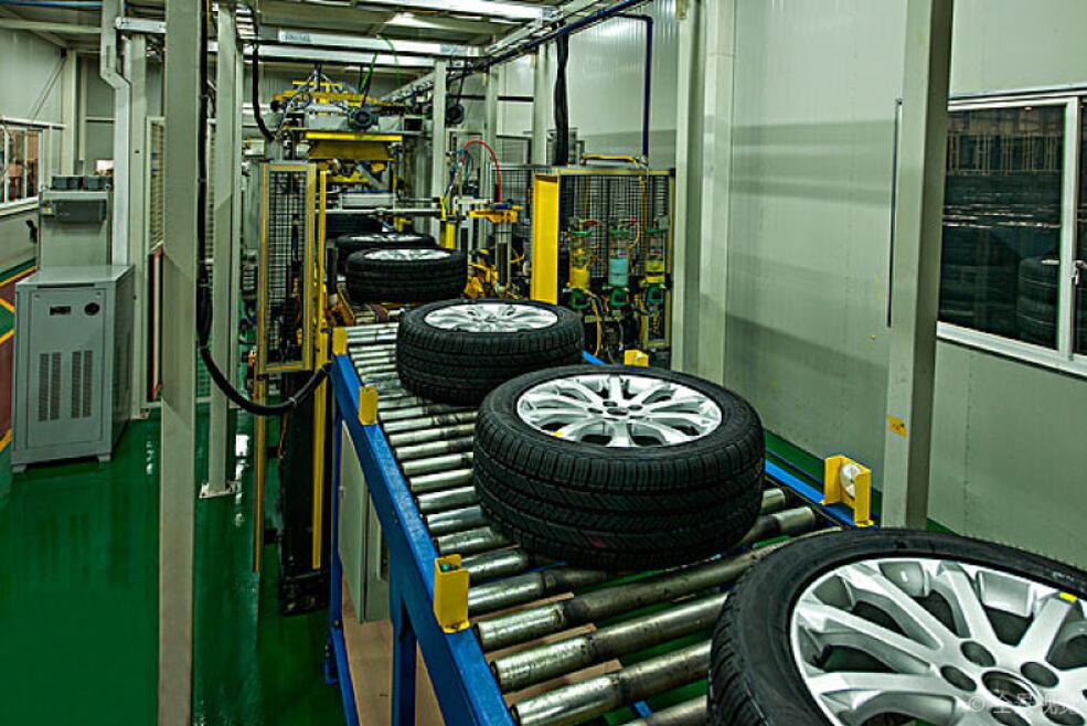 康耐视In-Sight视觉系统应用轮胎装配检测(图1) 康耐视In-Sight视觉系统应用轮胎装配检测(图1)